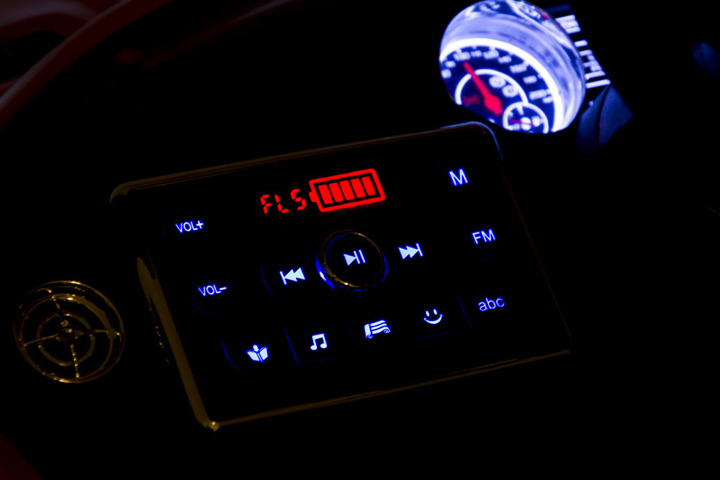 Samochód elektryczny Mercedes Pojazd pilot LED EVA